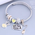 Bracciale in filo d'acciaio argento con ciondoli a cuore giallo coniglio e temi viaggio - Giallo