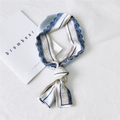 Smalle zijden sjaal met hemelsblauwe en luipaardpatronen in een geknoopte lay-out - Kant Luipaard Beige Blauw