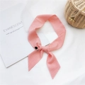Petit foulard à carreaux vichy rouge et blanc noué en nœud élégant - Carreaux Rose