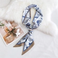 Elegante twilly in seta blu e bianco con motivi marini di conchiglie e coralli fini - Motivo a Conchiglia (8)