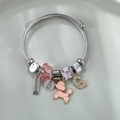 Silbernes Armreif-Armband mit rosa Pudel-Anhänger, Kristallen und Strass-Buchstaben G - Rosa