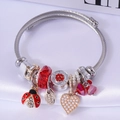 Bracciale a ciondoli regolabile in acciaio inox con coccinella e perle di cristallo - Rosso