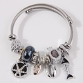 Bracciale in acciaio inossidabile con ciondoli a forma di stella marina e corona - Nero