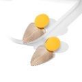 Boucles d'oreilles feuilles dorées avec clou rond jaune et alliage texturé élégant - Jaune (26151)