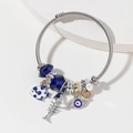Zilveren kabelarmband met blauwe kristallen kralen en vis- en boze oogbedeltjes - Blauw