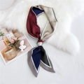 Élégant foulard en soie aux motifs géométriques multicolores sur fond de fourrure blanche - Colorblock Bordeaux Beige (16)