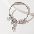 Pulsera de hilo de acero plateado con dijes de gato rosa, cuentas y colgantes grabados LOVE - Rosa