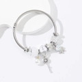 Bracciale rigido argento con ciondoli a cuore, chiave malocchio, perla e orsetto di strass - Bianco