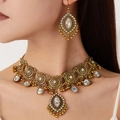 Conjunto de joyas vintage en bronce con calados florales y colgantes de cristal - Blanco
