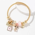 Verstelbare gouden kabelarmband met hartslot, beertje en roze bedeltjes hangers - Roze