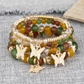 Bracelet multi-rangs bohème avec perles et breloques papillon dorées sur tissu - Vert Dégradé