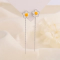 Elegantes pendientes de hilo con flores de frangipani blancas y cadena larga de plata - Estilo Flor de Margarita (A101)