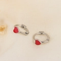 Pendientes de aro con corazón de plata S925 y esmalte rojo sobre fondo de tela beige suave - Corazón Rojo (HL-41)