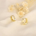 S925 Sterling Silber Gold Huggie Ohrringe mit kleinen Zirkonia Steinen auf beigem Stoff - Gold (HL-45)