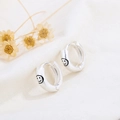 Pendientes de aro redondos de plata s925 mate con diseño de sonrisa y acabado cepillado - Estilo Smiley Plateado Mate (HL-47)