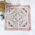 Foulard quadrato in seta rosa con illustrazioni cartoon vintage e finitura satinata - Rosa Illustrativo (1)
