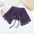 Elegante scialle all'uncinetto viola scuro con perle bianche e dettaglio fiocco - Bordo a Festoni di Perle / Viola