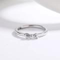 Anillo de lazo plateado ajustable para mujer con diseño abierto pulido y minimalista - Estilo de Lazo (B4)