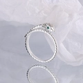 Eleganter Schlangenring in Silber mit grünen Edelsteinaugen und Zirkonia auf Spiegel - Silberne Schlangenform (B19小蛇戒指)