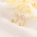 Exquisite 18K goldene Kleeblatt-Ohrstecker mit rosa Herzkristallen auf Leinenstoff - Rosa Herz-Zirkonia (A139) / Gold