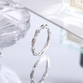 Bague torsadée en argent S925 ornée de zircons scintillants au design minimaliste chic - Style Zirconium Torsadé (B11)