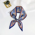 Sciarpa Twilly in seta azzurro con motivo a margherite e bordi arancioni - Margherita Blu