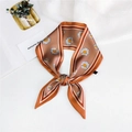 Foulard in seta arancione con stampa a margherita e strisce bianche per borse e capelli - Margherita Arancione