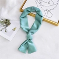 Elegante muntgroene smalle zijden sjaal met een zachte parelglans voor dames - Meerblauw