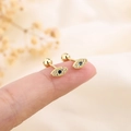 Evil Eye Ohrstecker Gold mit blauen Steinen und Schraubverschluss auf Fingerspitze - Gold (C151)
