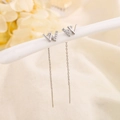 Elegantes pendientes de cadena plateados con letra W y cristales de estilo moderno - Plata (A160)