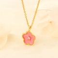 Elegante gouden kersenbloesem ketting met roze emaille bloemblaadjes en kristalaccent - Kersendoesstijl (W20)