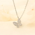 Elegante collana a farfalla in argento 925 con diamanti pavé su una catena minimalista - Stile Farfalla (W24)