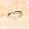 Polierter silberner Möbius-Ring mit minimalistischem Twist-Design und verstellbarer Öffnung - Herrenmodell (B32)