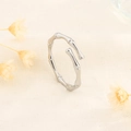 Bambus S925 Sterling Silber offener Ring auf strukturiertem Stoff mit Blumenakzenten - Bambusgelenk Offener Ring (B37)