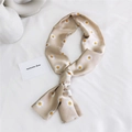 Elegante sciarpa in seta champagne con stampa a margherite e nastro lungo e stretto - 4 Margherita Cachi