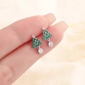 Orecchini a stella ad albero di Natale con zirconi verdi e ganci in metallo argento - Stile Albero di Natale Verde (C197)
