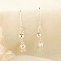 Elegante S925 Silber Maiglöckchen Ohrringe mit polierten Perlen auf Strickhintergrund - Maiglöckchen Stil (A192)
