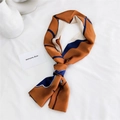 Petit foulard en soie de style français avec blocs de couleurs orange et marine - 8 Fleur d'Abricot Orange