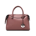 Sac à main en cuir rose poudré avec texture litchi et pendentif lettre F en métal - Sac Unique / Rose