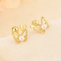 Elegante goldene Schmetterlingsohrstecker mit Perle und sicherem Schraubverschluss - Schmetterling Perle Stil (C245)