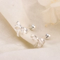 Eleganti orecchini a fiocco in argento con chiusura a vite su tessuto di lino - Stile Fiocco Argento (C274) / Argento