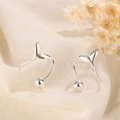 Elegante Ohrstecker mit Walflosse aus Silber und minimalistischem Kugel-Design - Fischschwanz Rotierende Schraube Stil (A214)