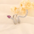 Elegante anello a serpente con zirconi rosa e bianchi su sfondo strutturato - Platino Sinistra (C304)