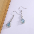 Elegante Ohrringe aus S925 Silber mit birnenförmigem Blautopas und Zirkonia-Akzenten - Weißgold