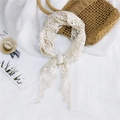 Elegante sciarpa in pizzo bianco con motivi floreali per uno styling versatile - Bianco Sporco