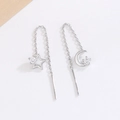 Pendientes asimétricos plateados de estrella y luna con circonitas brillantes - Estilo de Borla de Estrella Luna Asimétrica (A253) / Plateado