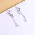 Elegantes pendientes largos asimétricos de estrella y luna con perlas blancas y circonitas - Estilo Borla De Luna Y Estrella (XP121)