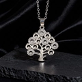Dettaglio del ciondolo Albero della Vita in argento con cristalli su seta e pietra - Stile Y Argento