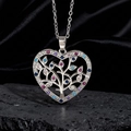 Dettaglio della collana albero della vita a cuore con gemme colorate su seta nera - Stile Argento B1