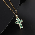 Collana a croce dorata con pietra verde smeraldo e zirconi su fondo nero materico - Croce Zirconia Verde Piccola Dorata (T)